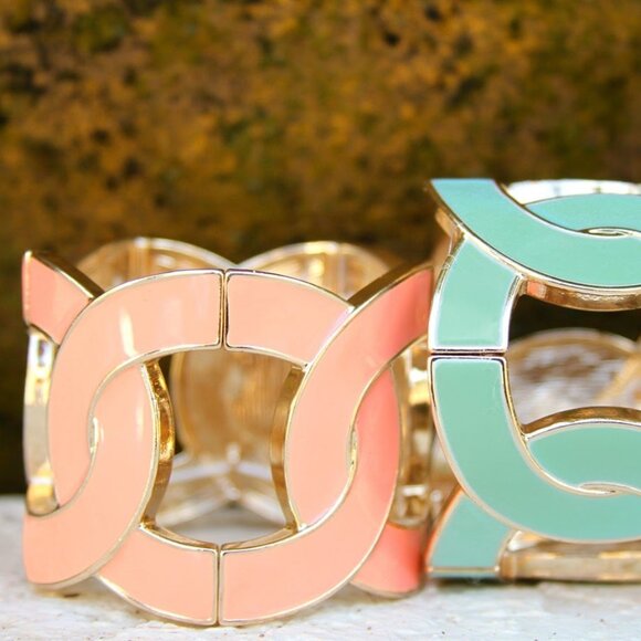 Open Cuff Intertwining Cs Bracelet - Picture 3 of 10